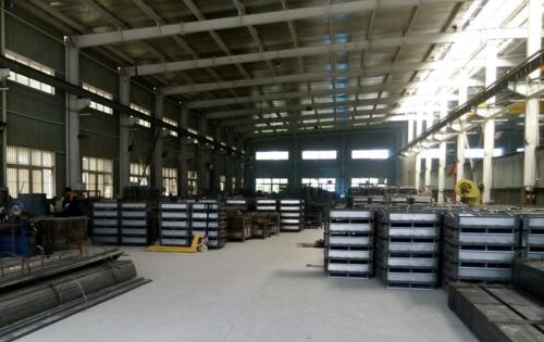 金属物流箱配合仓库管理使用，提高仓储周转联动性